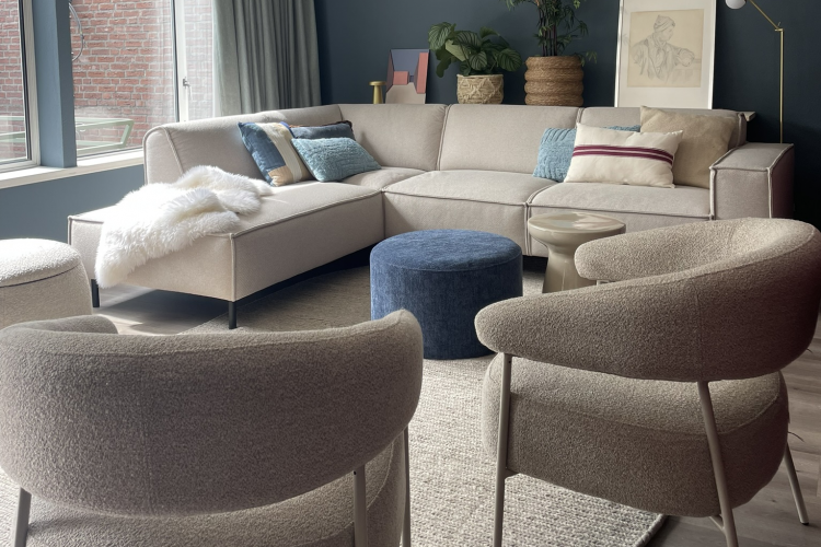 gewaagde kleuren in de woonkamer makeover woningstyliste chantal derkzen