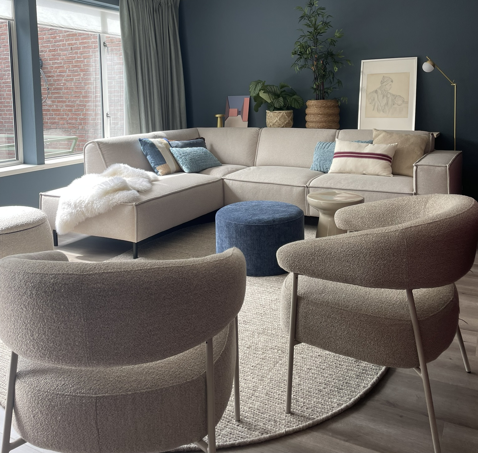 gewaagde kleuren in de woonkamer makeover woningstyliste chantal derkzen